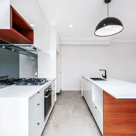 Spacious and Stylish - Photo 2