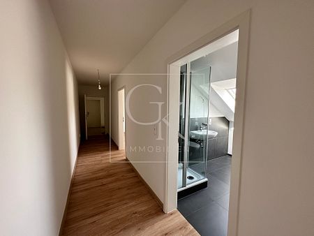 Erstbezug nach Modernisierung von heller gemütlicher DG-Wohnung - Photo 2