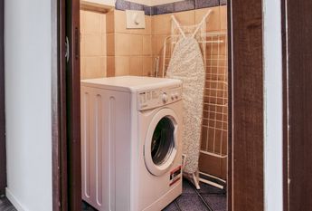 Large single room with balcony in Milan