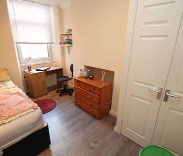 3 bedroom apartment to rent - Photo 4