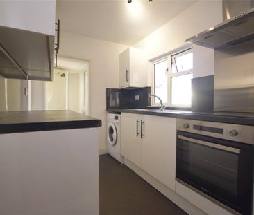 3 bedroom terraced house to rent - Photo 3