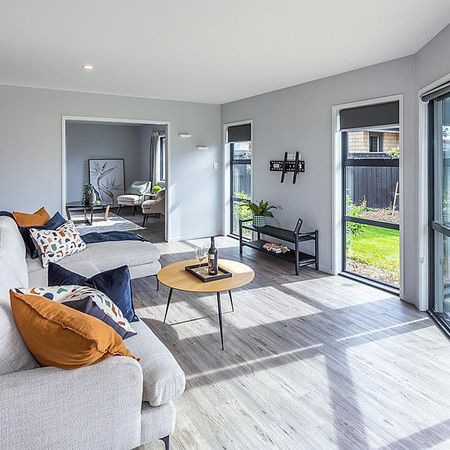 Four to Five Bedrooms - Photo 2