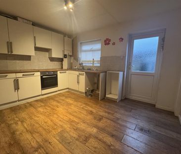 Wain Close, Eastfield, Scarborough - Photo 4