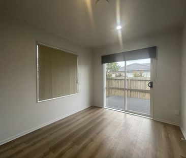 Fully renovated single level 4 Bedroom home - Photo 6