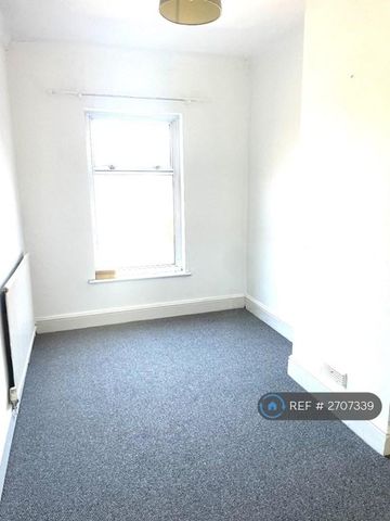 4 bedroom terraced house to rent - Photo 4