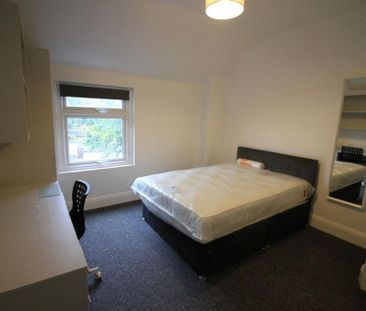 4 bedroom terraced house to rent - Photo 5