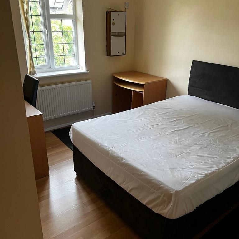 1 bedroom in a house share to rent - Photo 1