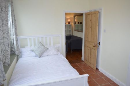 4 bedroom end of terrace house to rent - Photo 5