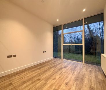 Roop House, Fleet, Hampshire, GU51 - Photo 5