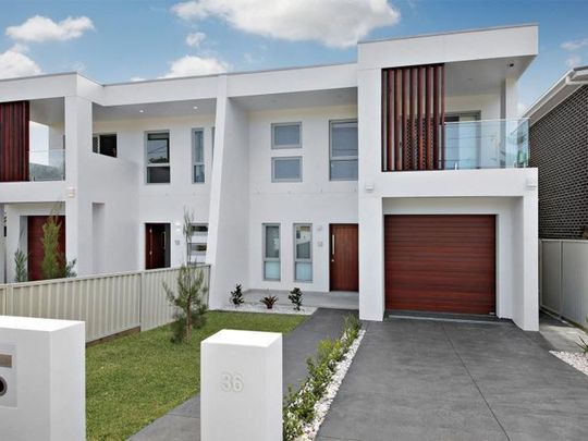 LIGHT, BRIGHT & MODERN - Photo 1