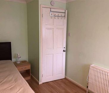 Curtis Mead, Portsmouth, Hampshire, PO2 - Photo 3