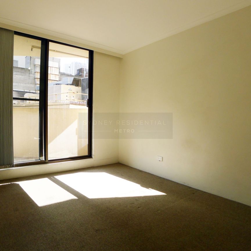 New Paint, New Carpet, Bright & Sunny 2 Bedroom Apartment - Windsor Plaza - Photo 1