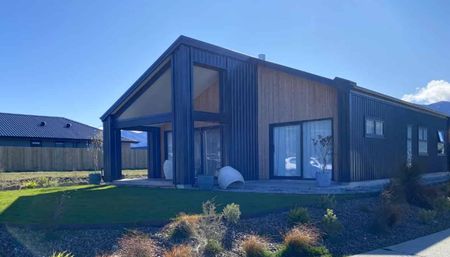 Beautifully designed Lake Hawea Rental - Photo 5