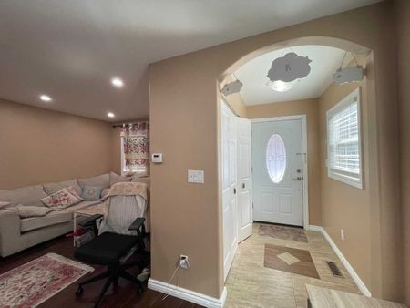 For Lease - 330 Elliott Street Unit# Upper Level, Windsor, Ontario - Photo 2