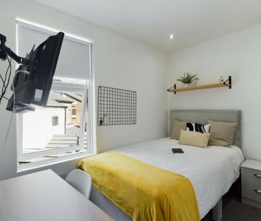 1 bedroom in a house share to rent - Photo 2