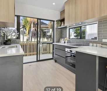 Modern New 3-Bedroom Townhouse in Highland Park - Photo 3