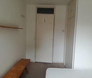 3 bedroom flat share to rent - Photo 2
