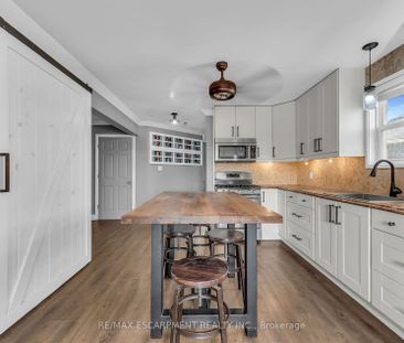 Detached Home For Lease | X8126576 - Photo 4