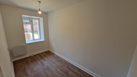 2 bed flat to rent in Belvedere Court, North Street - Photo 5