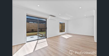 Fresh, Spacious parkside living & Ready to Move In! - Photo 3