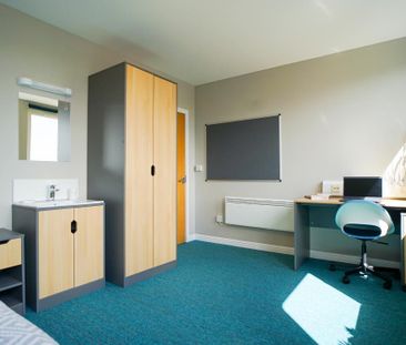 1 bedroom in a flat share to rent - Photo 4