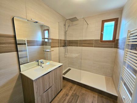 Location Maison 6 pièces 120m² LA ROCHE BLANCHE 63670 - Photo 3