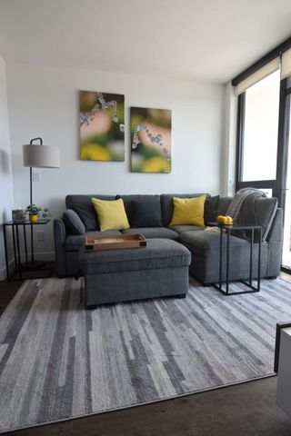 8th Floor @ Brooklyn – Utilities Included! - Photo 3