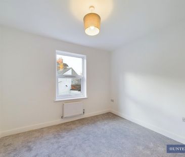 1 bedroom Flat To Let - Photo 2