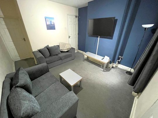1 bedroom in a house share to rent - Photo 1