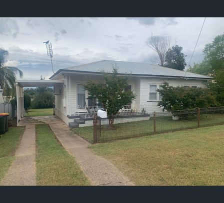 32 Drakeford Street, Tamworth, NSW 2340 - Photo 1