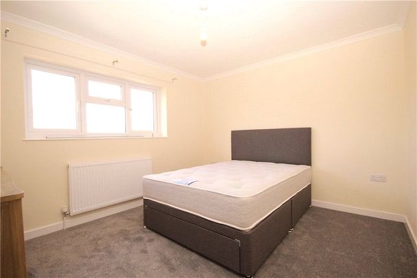 Blackwell Avenue, Guildford, Surrey, GU2 8LU - Photo 1