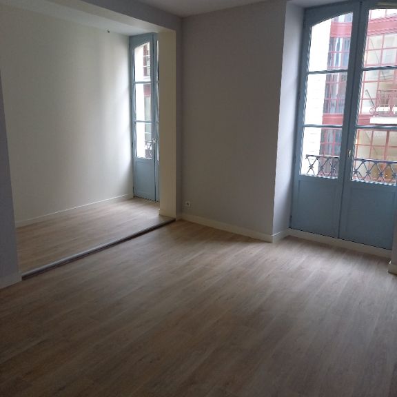 LAVAL, centre ville appt T3 de 85 m² - Photo 1