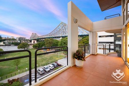 Rare Kangaroo Point Penthouse with Private Rooftop, Pool & Iconic Views - Photo 2
