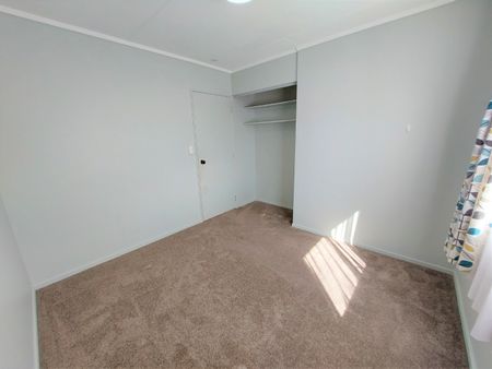 Sunny Three-Bedroom Family Home - Bellevue - Photo 3