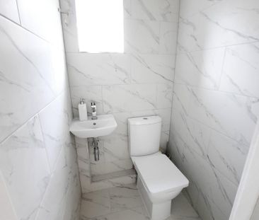 4 bed Semi-detached in Fairfax Road , Woking, GU22 9HN - Photo 4