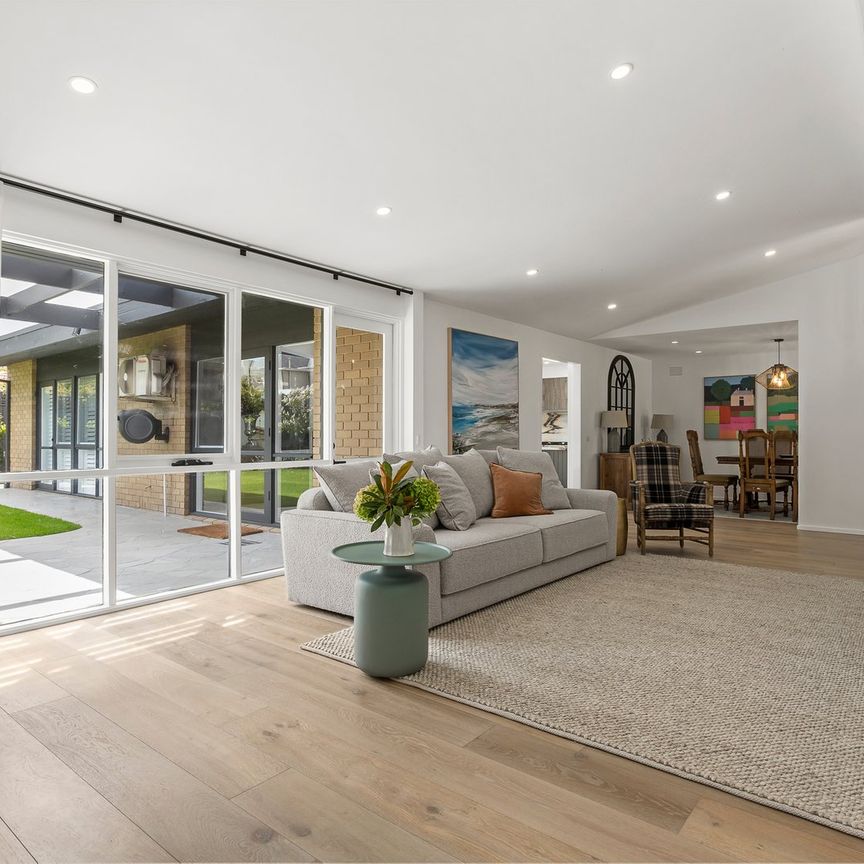 FULLY FURNISHED STUNNING RENOVATED HOME IN PRIME LOCALE - Photo 1