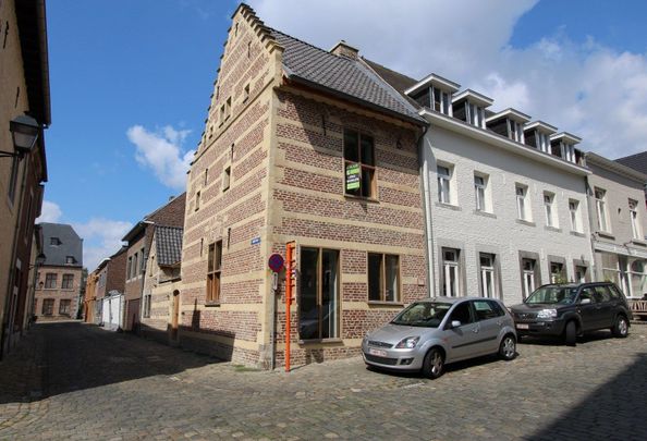 AUTHENTIEK GERESTAUREERDE STADSWONING IN HET BEGIJNHOF - Photo 1