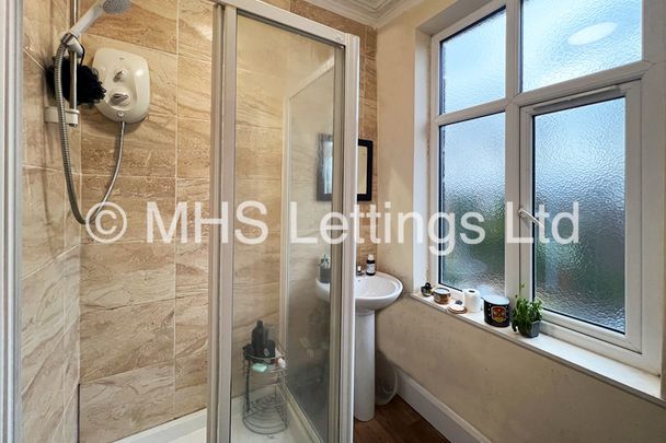 6 Bedroom Mid Terraced House for rent in Victoria Road - Photo 1