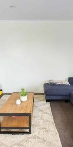 3 Bedrooms, 2 Bathrooms in Flagstaff - Photo 3