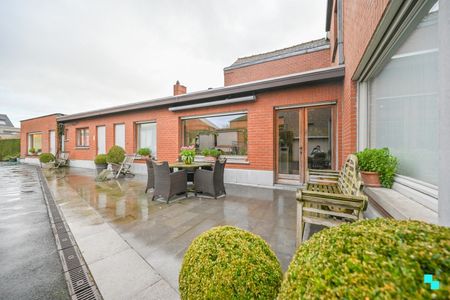 Halfopen woning met loods/opslagplaats nabij het centrum van Wielsbeke - Photo 2