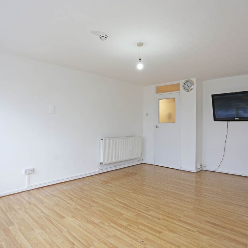 Price £2,000 pcm - Available Now - Unfurnished - Photo 1