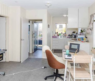 Spacious 1 bedroom Apartment - Photo 3