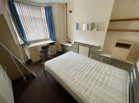 4 Bed Student Accommodation - Photo 3