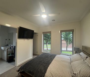 Modern Townhouse Living in Heart of Gembrook - Photo 3