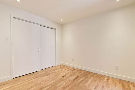 3195 Van Horne - Photo 2