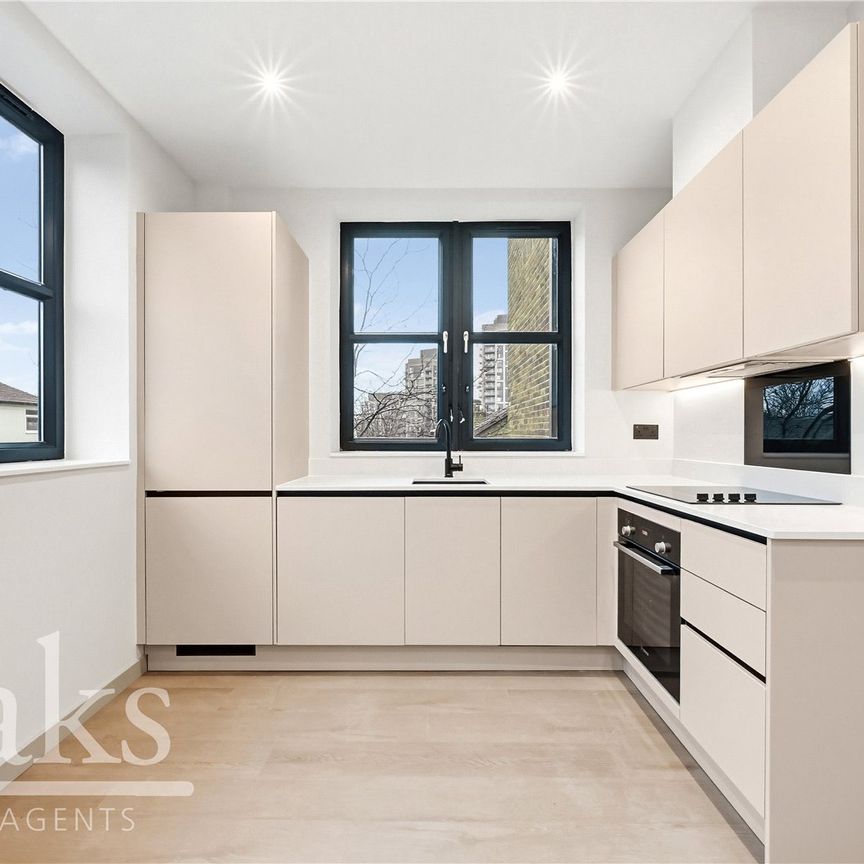 Dingwall Road, East Croydon, Surrey - Photo 1