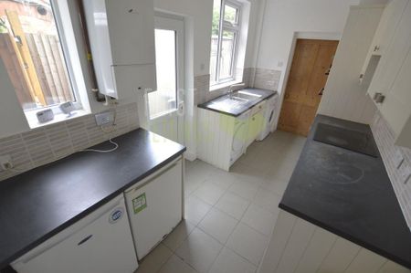 3 bedroom terraced house to rent - Photo 3