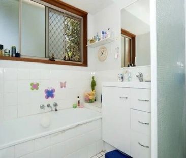 2 Bedroom duplex in popular location - Photo 5