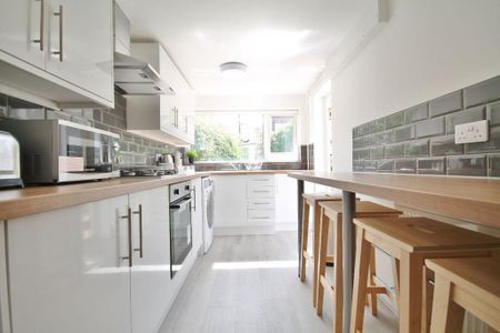 4 bedroom terraced house to rent - Photo 5