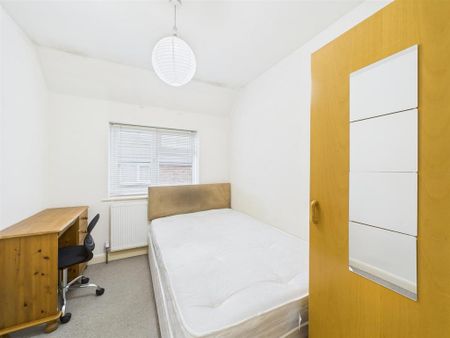 4 bedroom house to rent - Photo 2